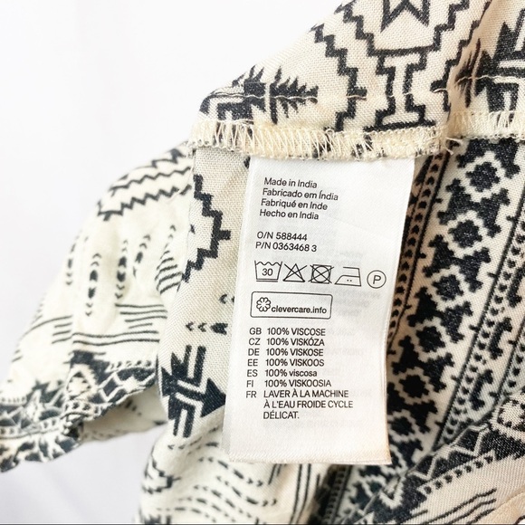 H&M Divided
Woman’s Size 4 Romper Shorts - Picture 6 of 7